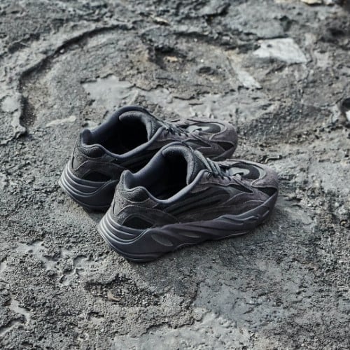 Adidas Yeezy 700 V2 Vanta Adidas Yeezy 700 V2 Vanta