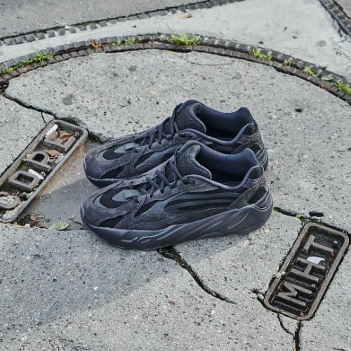 Adidas Yeezy 700 V2 Vanta Adidas Yeezy 700 V2 Vanta