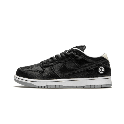 Nike SB Dunk Low BE@RBRICK Medicom Toy Nike SB Dunk Low BE@RBRICK Medicom Toy