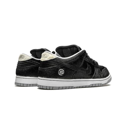 Nike SB Dunk Low BE@RBRICK Medicom Toy Nike SB Dunk Low BE@RBRICK Medicom Toy