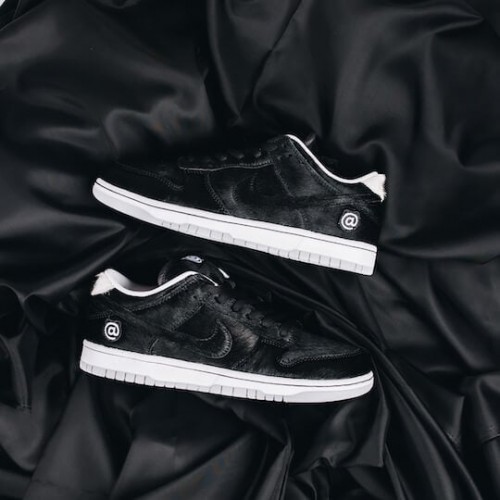 Nike SB Dunk Low BE@RBRICK Medicom Toy Nike SB Dunk Low BE@RBRICK Medicom Toy