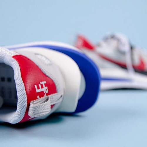 Nike Vaporwaffle Sacai Sport Fuchsia Game Royal Nike Vaporwaffle Sacai Sport Fuchsia Game Royal