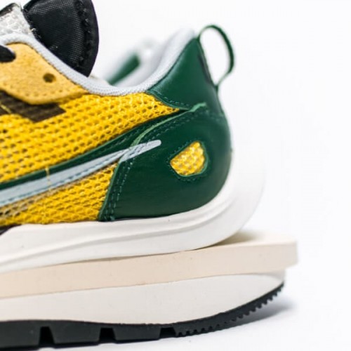 Nike Vaporwaffle Sacai Tour Yellow Stadium Green Nike Vaporwaffle Sacai Tour Yellow Stadium Green