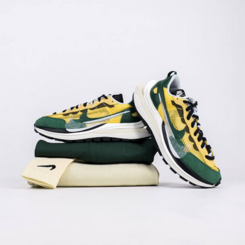 Nike Vaporwaffle Sacai Tour Yellow Stadium Green Nike Vaporwaffle Sacai Tour Yellow Stadium Green