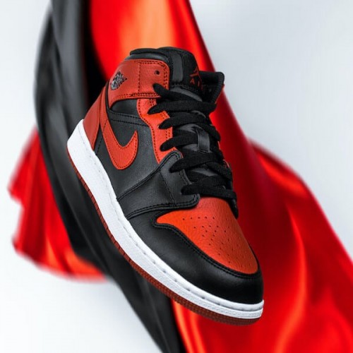 Air Jordan 1 Mid Banned (2020) Air Jordan 1 Mid Banned (2020)