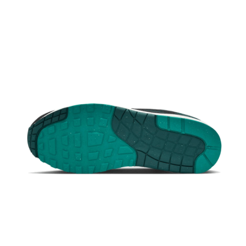 Nike Air Max 1 Liverpool Lebron James Nike Air Max 1 Liverpool Lebron James