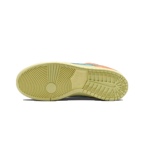 Nike SB Dunk Low Orange Emerald Rise Nike SB Dunk Low Orange Emerald Rise