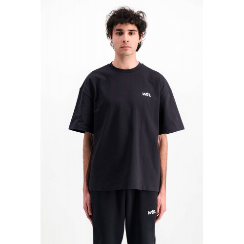 T-Shirt L’Uniforme Black (2023) T-Shirt L’Uniforme Black (2023)