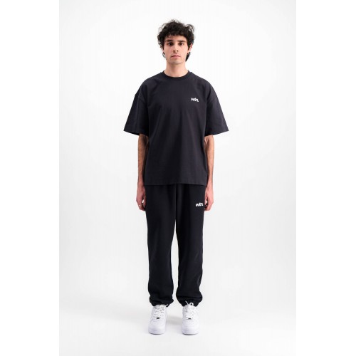 T-Shirt L’Uniforme Black (2023) T-Shirt L’Uniforme Black (2023)