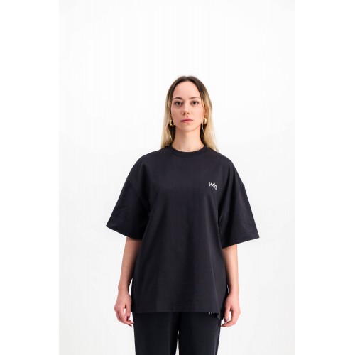 T-Shirt L’Uniforme Black (2023) T-Shirt L’Uniforme Black (2023)