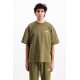 T-Shirt L’Uniforme Olive (2023) T-Shirt L’Uniforme Olive (2023)