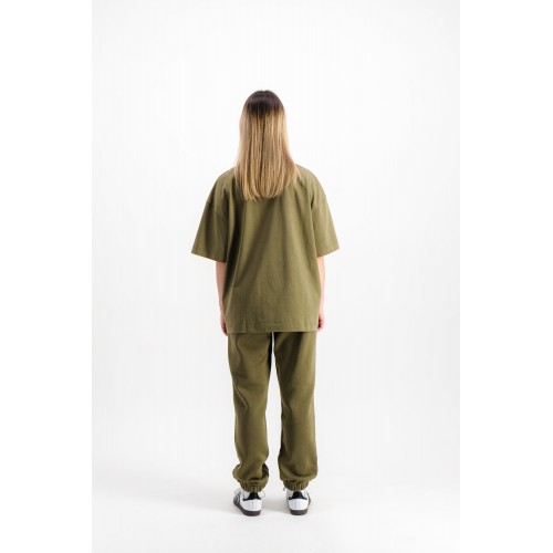 T-Shirt L’Uniforme Olive (2023) T-Shirt L’Uniforme Olive (2023)